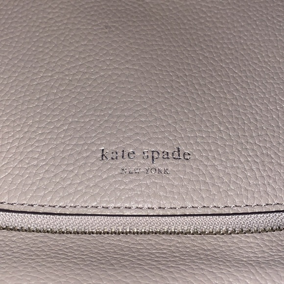Kate spade New York pre-loved crossbody purse. 100%cow leather. No call outs - Picture 2 of 6